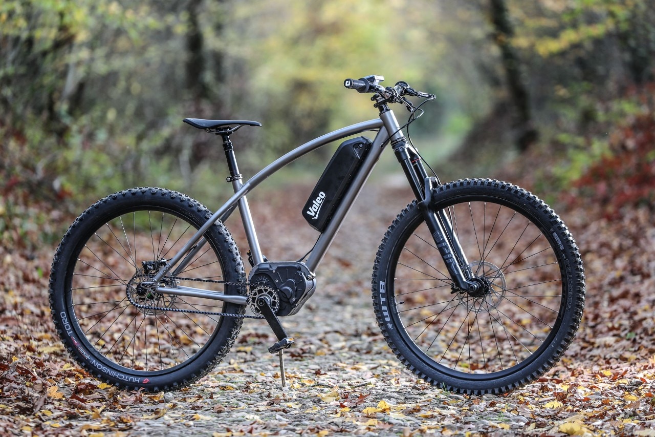 <div class='descrGalleryTitle'>MOUNTAIN BIKE</div><div class='descrGalleryText'><p>Anche su una mountain bike è possibile sfruttare le caratteristiche del motore elettrico Valeo Smart eBike System che permette di concentrarsi sulla guida grazie al cambio automatico<br>
</p>
</div>